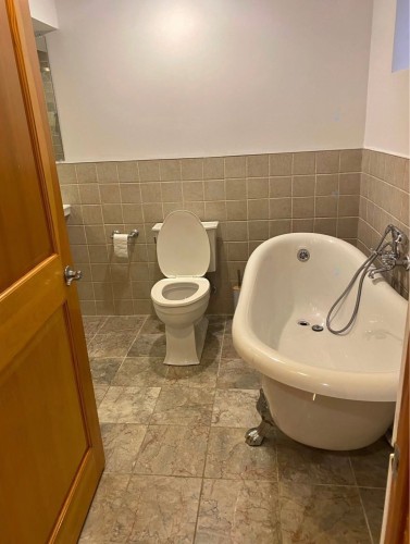 Bathroom - 2184 Rue Addington, Montréal (Côte-Des-Neiges/Notre-Dame-De-Grâce), QC 