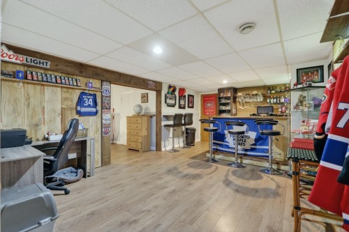 Family Room - 907 Rue Desjardins, Saint-Jérôme, QC 