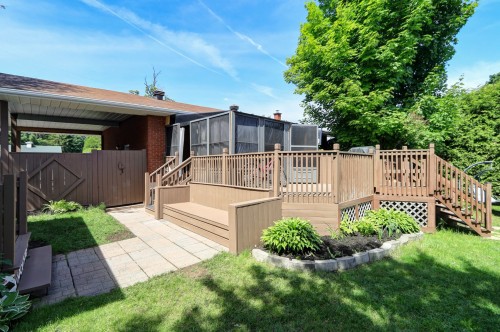 Courtyard - 907 Rue Desjardins, Saint-Jérôme, QC 
