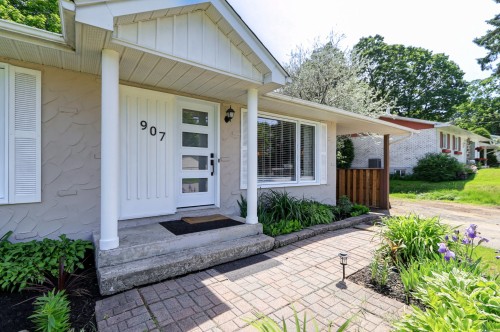 Front of Structure - 907 Rue Desjardins, Saint-Jérôme, QC 