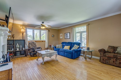 Salon - 756 Ch. De La Baie, Rigaud, QC - Indoor Photo Showing Living Room