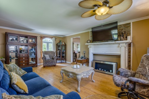 Salon - 756 Ch. De La Baie, Rigaud, QC - Indoor Photo Showing Living Room With Fireplace