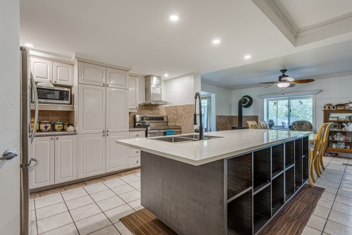 Cuisine - 756 Ch. De La Baie, Rigaud, QC - Indoor Photo Showing Kitchen With Double Sink