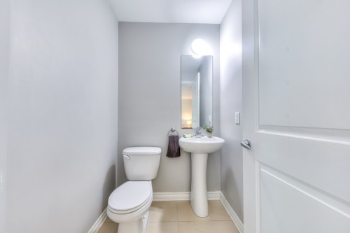 Salle d'eau - 38C Boul. Des Sources, Pointe-Claire, QC 