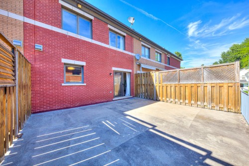 Terrasse - 38C Boul. Des Sources, Pointe-Claire, QC 