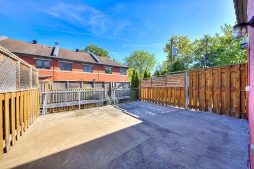 Terrasse - 38C Boul. Des Sources, Pointe-Claire, QC 