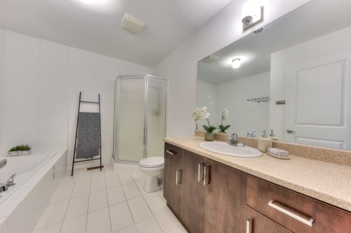 Salle de bains - 38C Boul. Des Sources, Pointe-Claire, QC 
