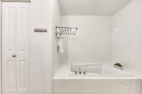 Salle de bains - 38C Boul. Des Sources, Pointe-Claire, QC 