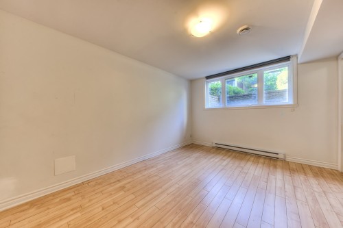 Salle familiale - 38C Boul. Des Sources, Pointe-Claire, QC 