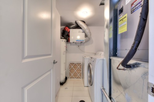 Salle de lavage - 38C Boul. Des Sources, Pointe-Claire, QC 