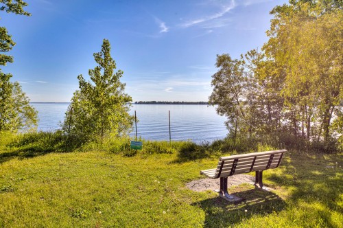 Vue sur l'eau - 38C Boul. Des Sources, Pointe-Claire, QC 