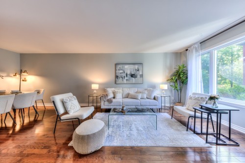 Salon - 38C Boul. Des Sources, Pointe-Claire, QC 