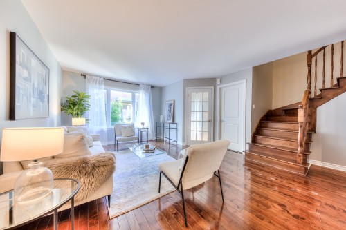 Salon - 38C Boul. Des Sources, Pointe-Claire, QC 