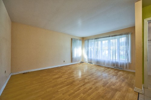 Living Room - 553 Rue Myre, Saint-Eustache, QC 