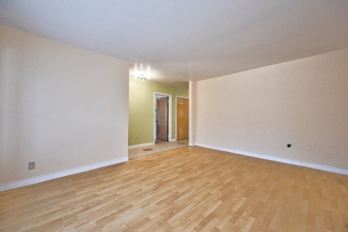 Living Room - 553 Rue Myre, Saint-Eustache, QC 