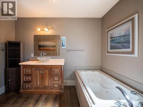 9904 View Road, Powell River, BC 