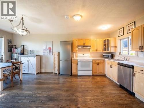9904 View Road, Powell River, BC 