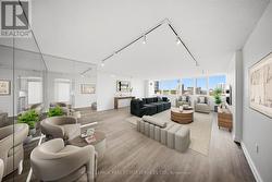 14C - 256 JARVIS STREET Toronto, ON M5B 2J4