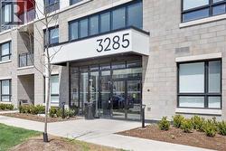3285 CARDING MILL Trail Unit# 303 Oakville, ON L6M 1S2