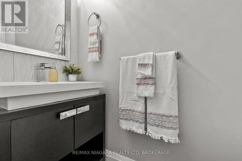 Main Floor Powder Room - 30 Orlando Drive, St. Catharines (Lakeport), ON 