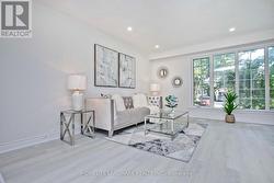 517 LYNETT CRESCENT Richmond Hill, ON L4C 2V8