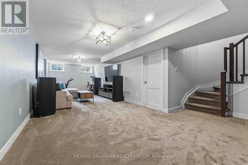 369 Broadridge Crescent, Ottawa, ON 