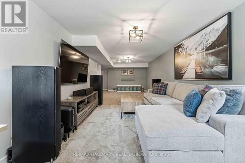 369 Broadridge Crescent, Ottawa, ON 