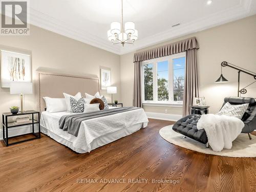 5 Lloydminster Crescent, Toronto, ON 
