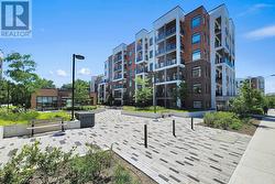 407 - 135 CANON JACKSON DRIVE Toronto, ON M6M 0C3