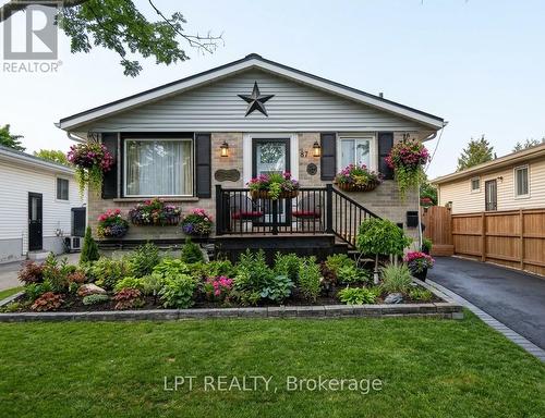 87 DAUPHIN AVENUE  Kingston, ON K7K 6B2