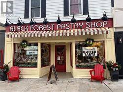 184 LAKESHORE ROAD E  Oakville, ON L6J 1H6