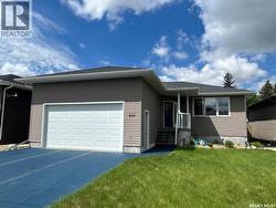 832 7TH AVENUE NE Moose Jaw, SK S6H 1M7