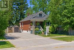 306 COURCELLETTE AVENUE Oshawa (Central), ON L1H 2E5