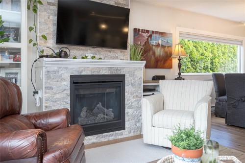 7859 Simpson Rd, Central Saanich, BC 
