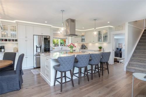 7859 Simpson Rd, Central Saanich, BC 