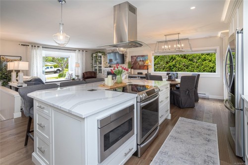 7859 Simpson Rd, Central Saanich, BC 