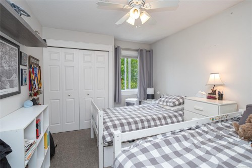 7859 Simpson Rd, Central Saanich, BC 