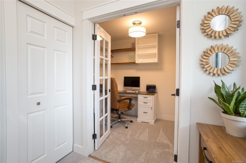 7859 Simpson Rd, Central Saanich, BC 