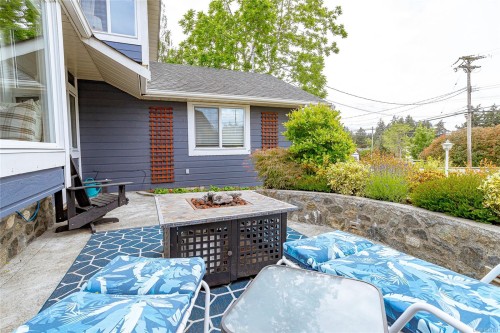 7859 Simpson Rd, Central Saanich, BC 