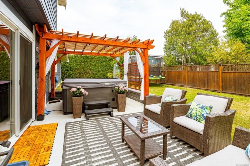 7859 Simpson Rd, Central Saanich, BC 