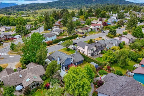 7859 Simpson Rd, Central Saanich, BC 