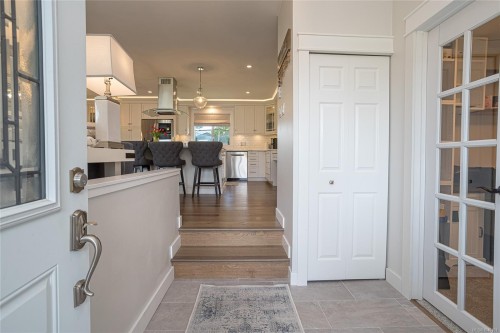 7859 Simpson Rd, Central Saanich, BC 
