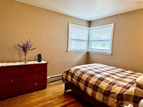 4 Macaulay Avenue, Glace Bay, NS 