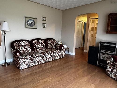 4 Macaulay Avenue, Glace Bay, NS 
