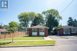 4 PELMAR PLACE Toronto, ON M1G 1G5