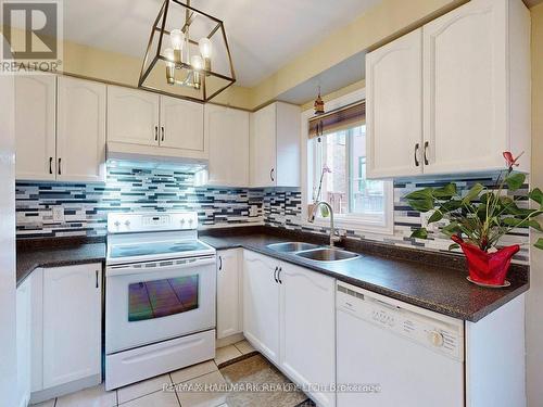 19 Rusty Trail, Vaughan, ON - Indoor Photo Showing Kitchen With Double Sink