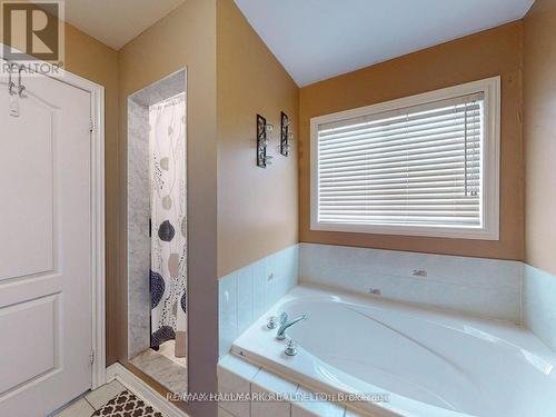 19 Rusty Trail, Vaughan, ON - Indoor Photo Showing Bathroom