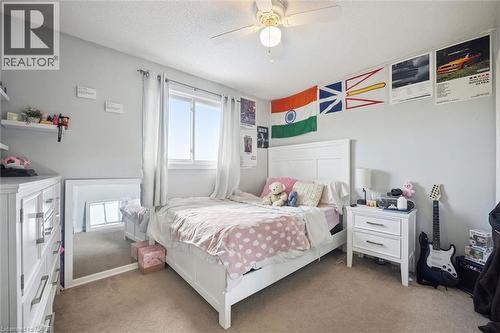 Bedroom featuring light grey walls and carpeted flooring - 817 Acadia Drive, Hamilton, ON - Indoor Photo Showing Bedroom