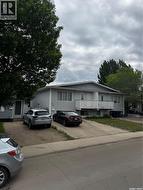 233 Lochrie CRESCENT  Saskatoon, SK S7M 5E3