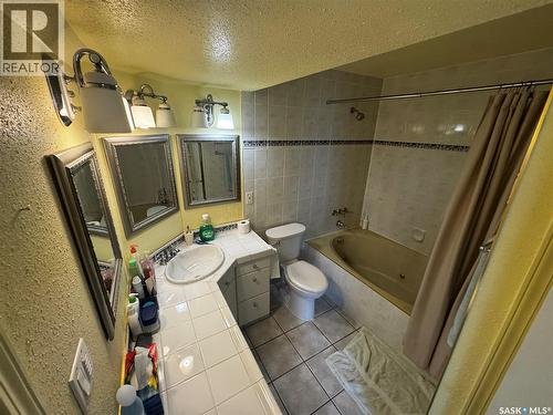233 Lochrie Crescent, Saskatoon, SK 
